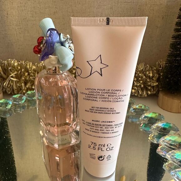 Marc Jacobs Perfect Eau de
Parfum Set - A Tribute to Self-Love - Picture 13 of 17